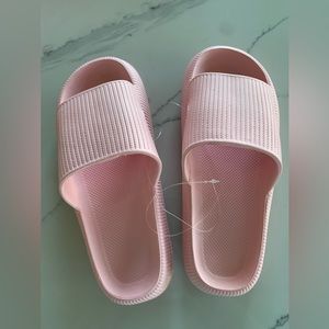Cloud Cushion Slides - size 8.5